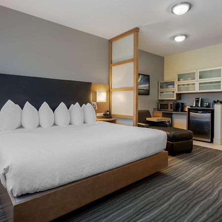 Best Western Plus Sawridge Suites Fort Mcmurray Exterior foto