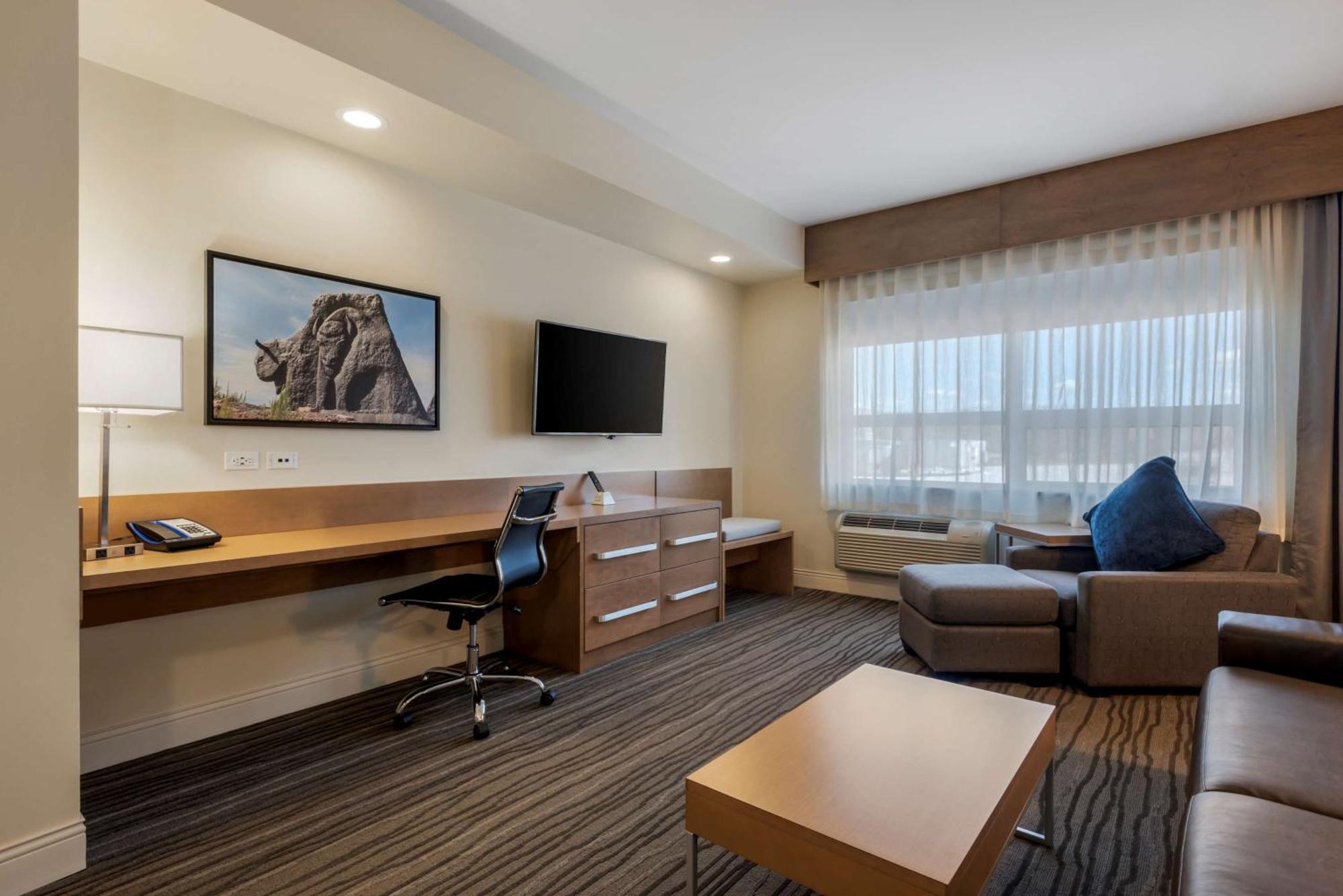 Best Western Plus Sawridge Suites Fort Mcmurray Exterior foto
