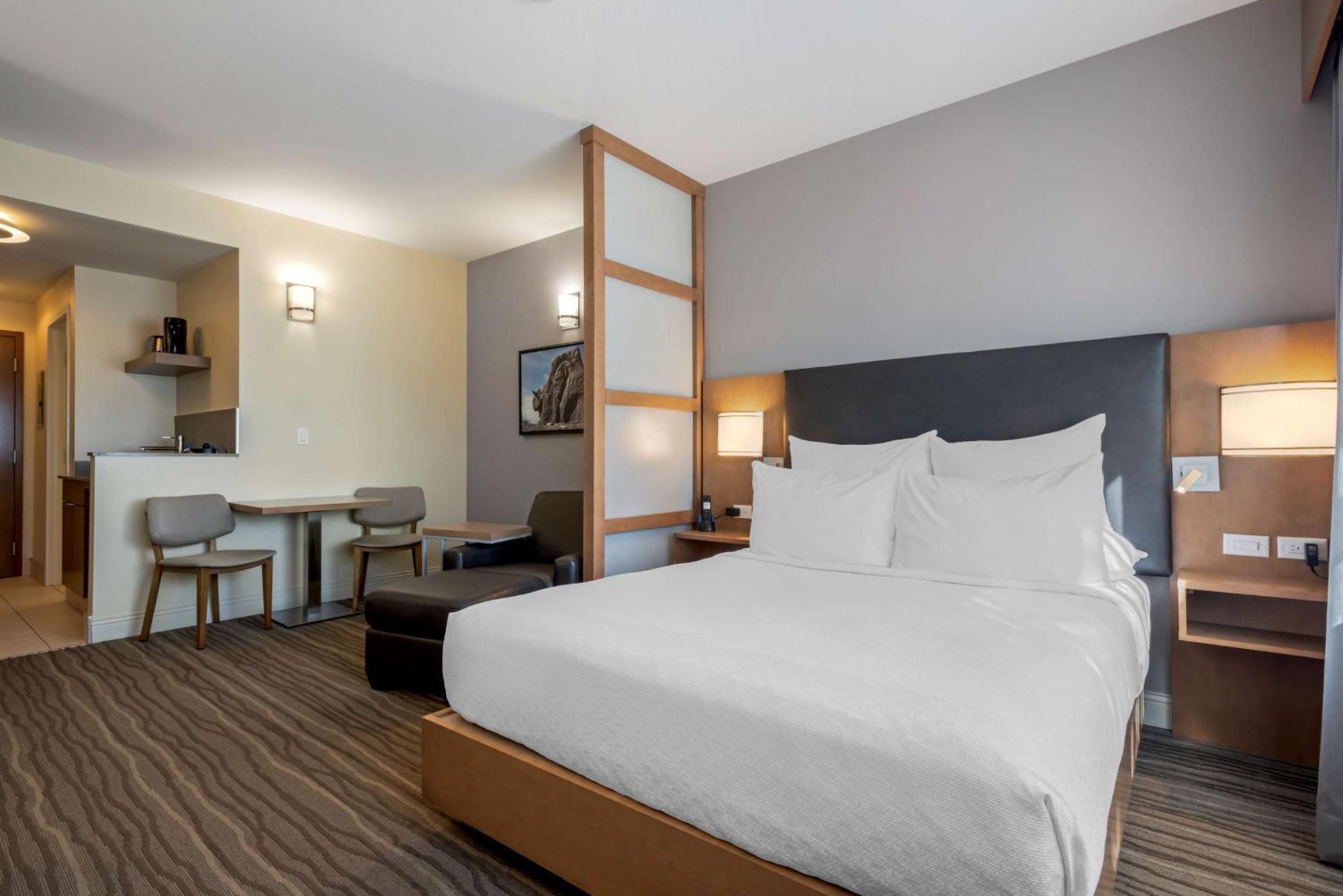 Best Western Plus Sawridge Suites Fort Mcmurray Exterior foto